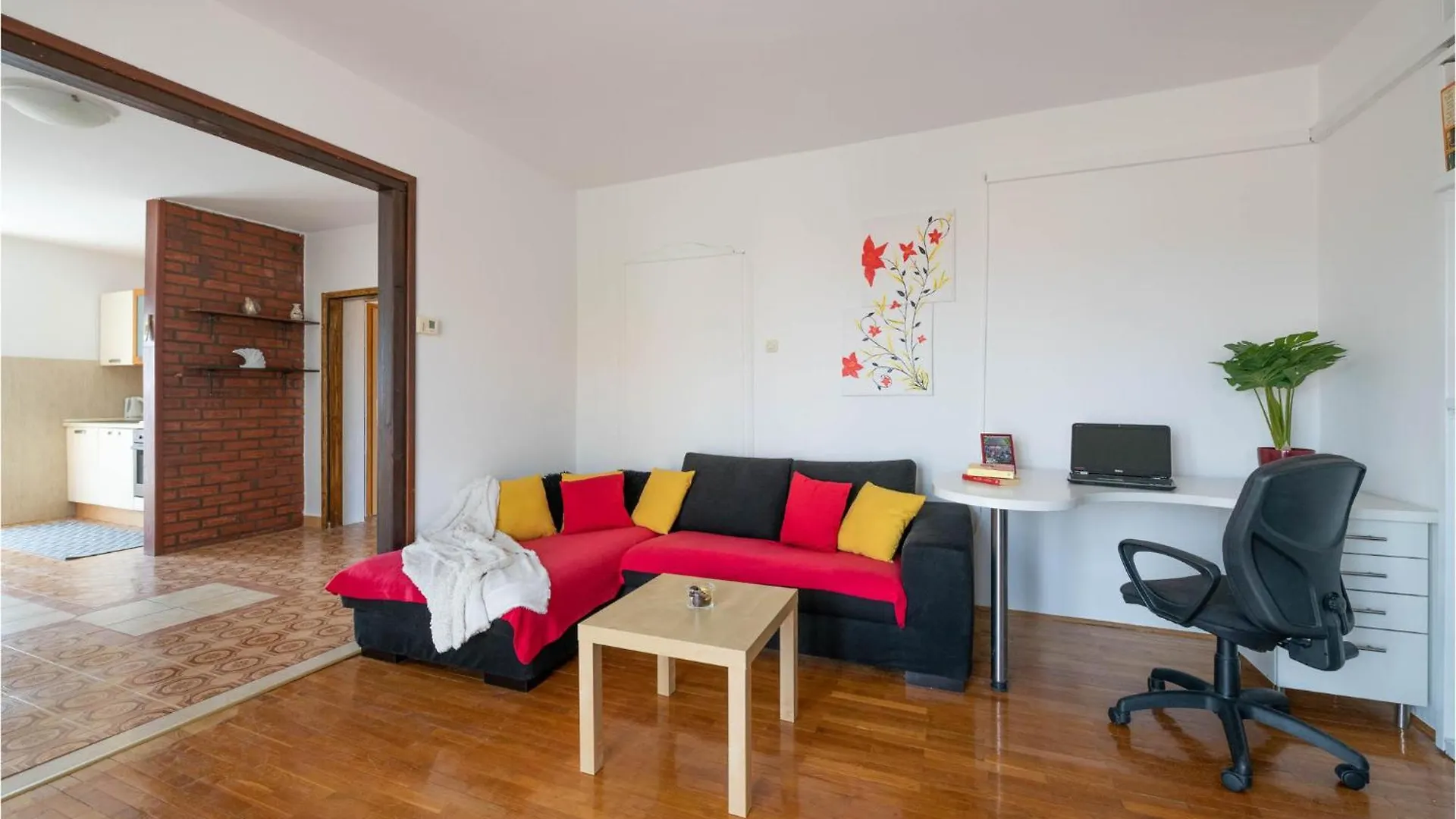 Beautiful Home In Peruski With Kitchen 0*,