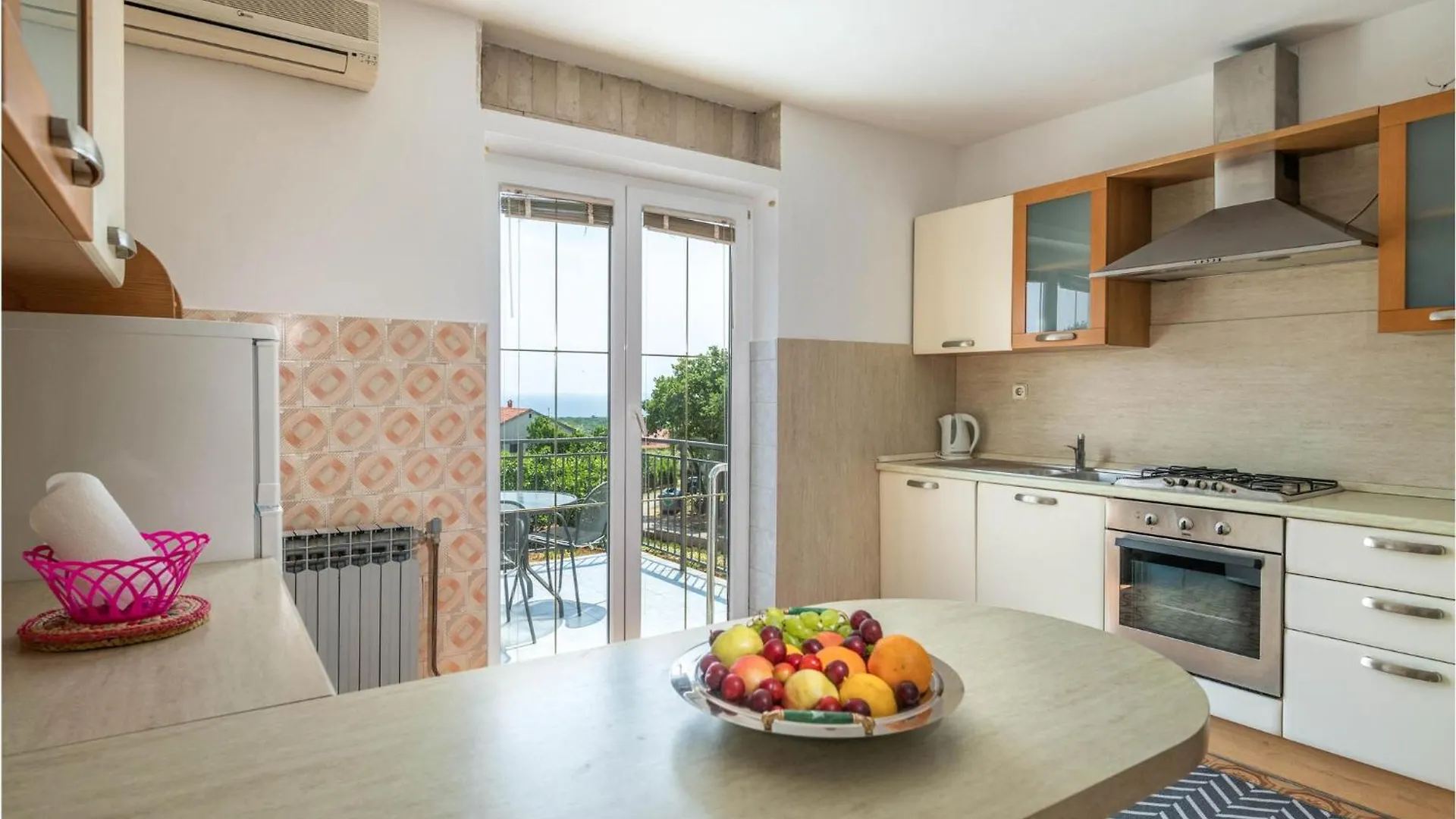 Beautiful Home In Peruski With Kitchen 0*,  クロアチア