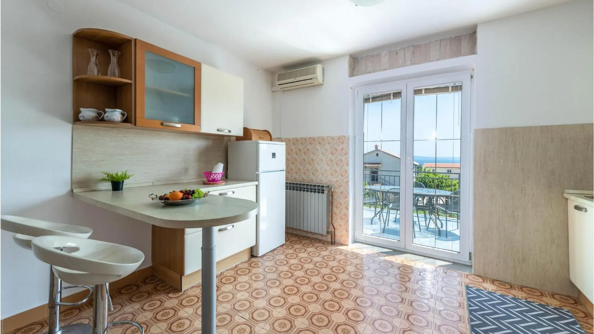 Beautiful Home In Peruski With Kitchen