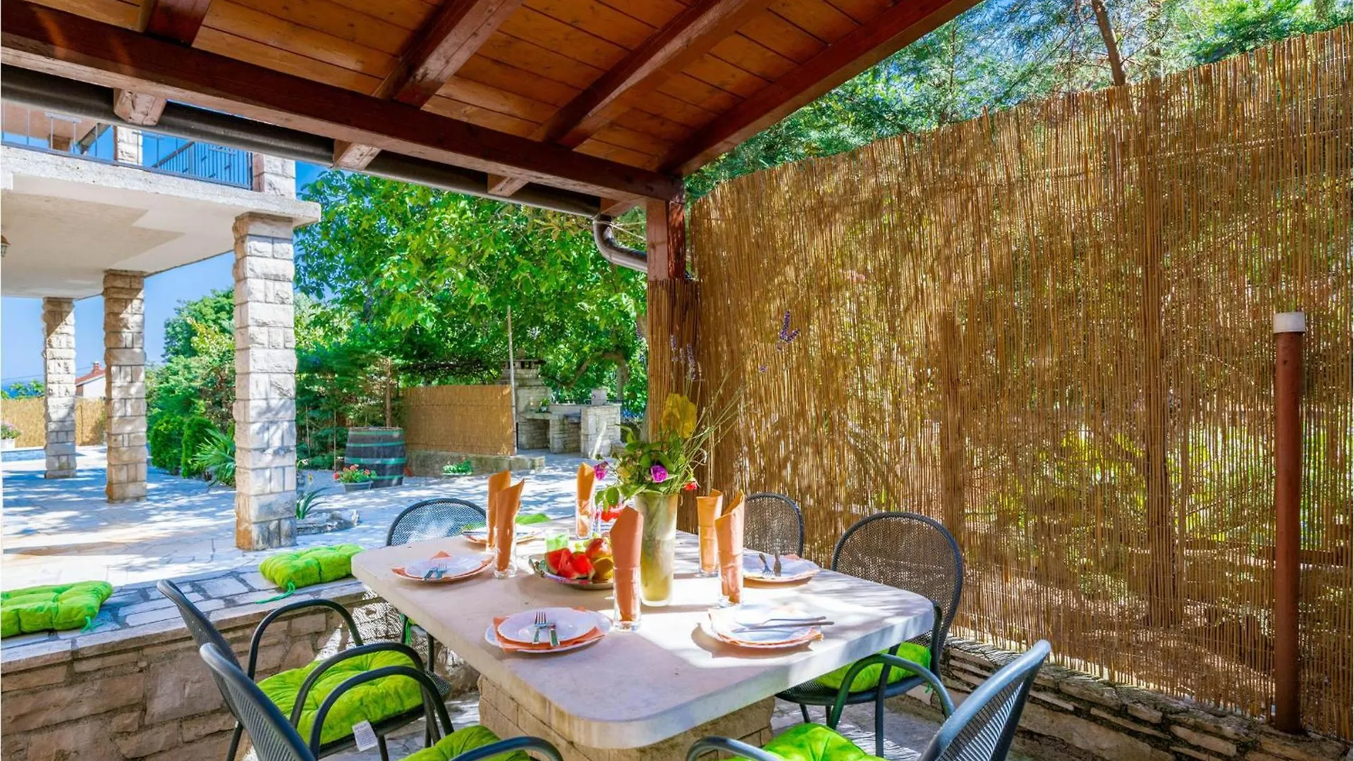 Beautiful Home In Peruski With Kitchen