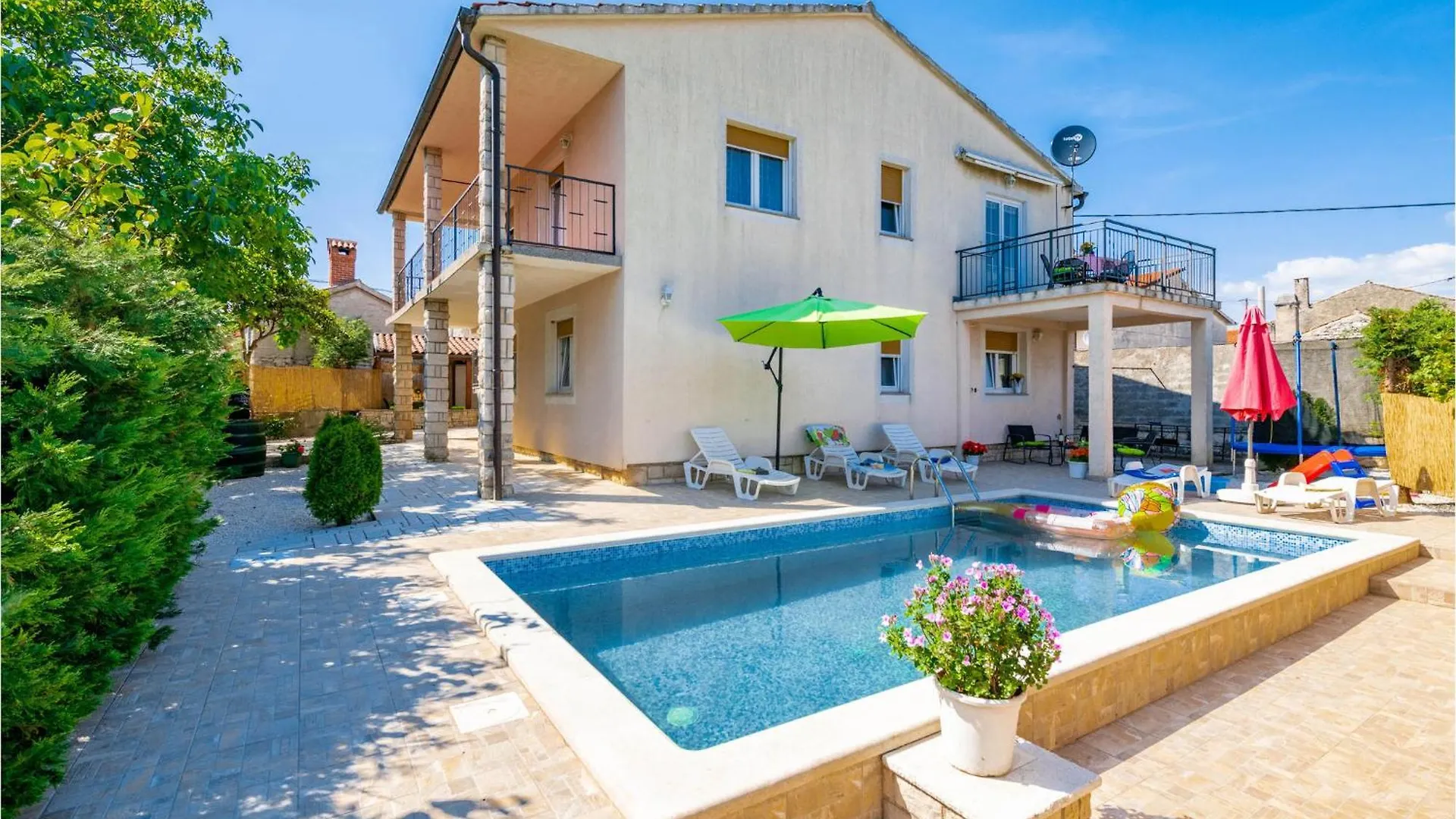 Beautiful Home In Peruski With Kitchen location