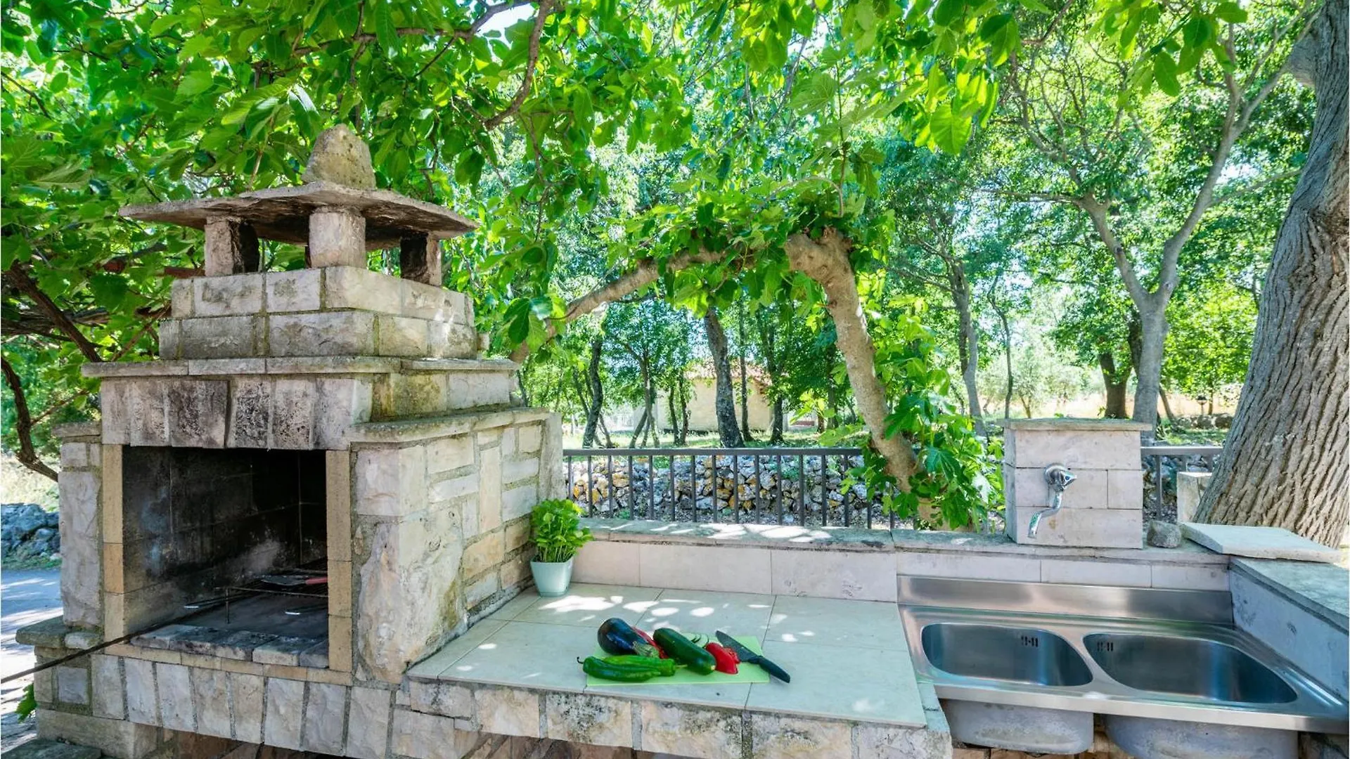 Tatil Evi Beautiful Home In Peruski With Kitchen