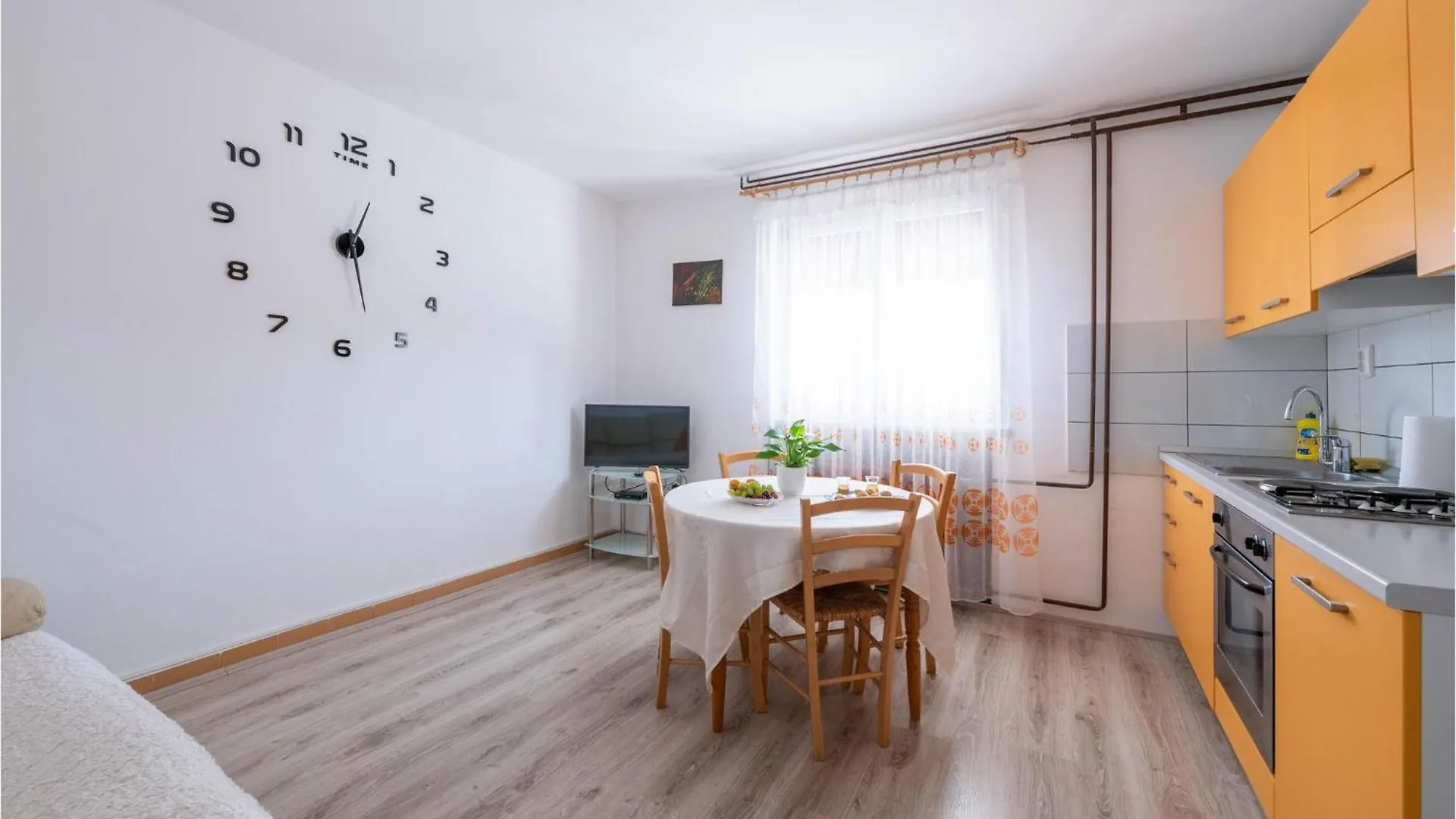Beautiful Home In Peruski With Kitchen