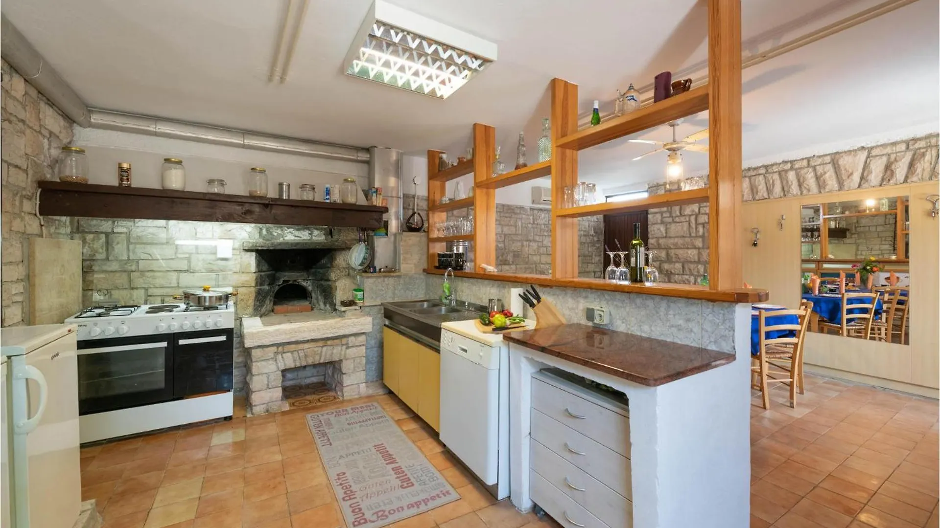 Beautiful Home In Peruski With Kitchen Tatil Evi